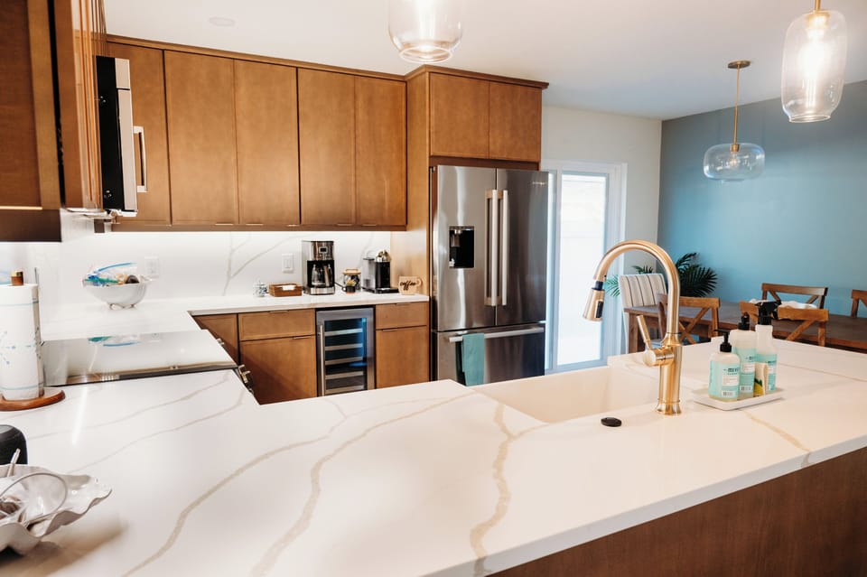 Beautiful kitchen with all the amenities 