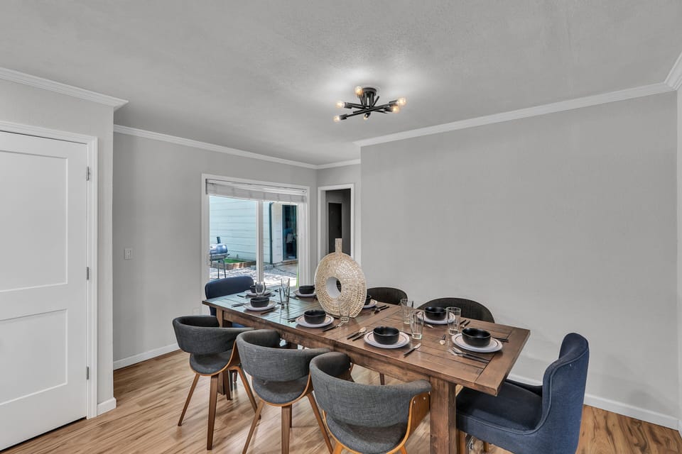 Dining Room, Dining Table, Furniture, Indoors, Table