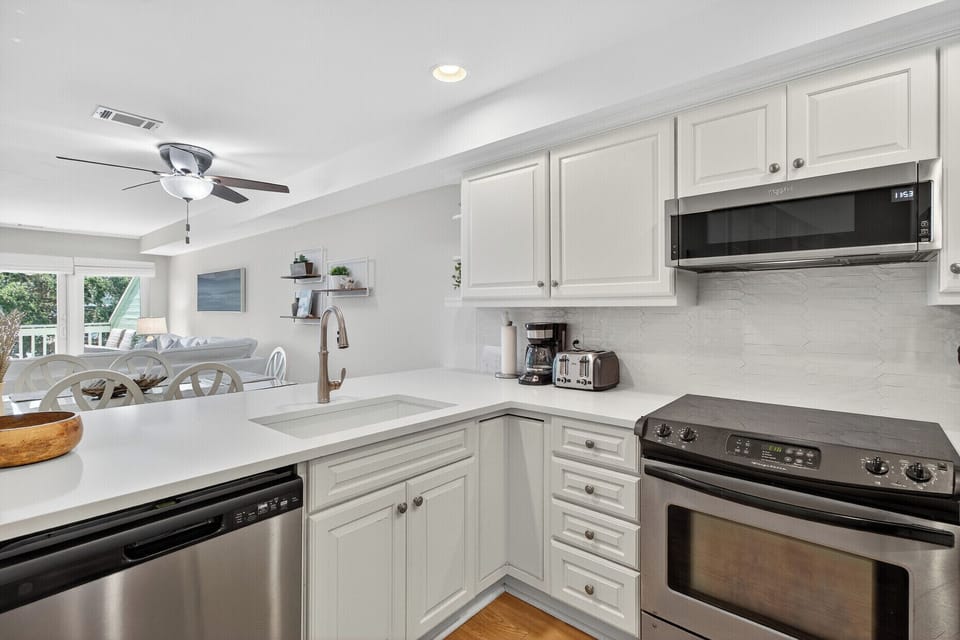 Bright and beautiful kitchen with premium appliances.