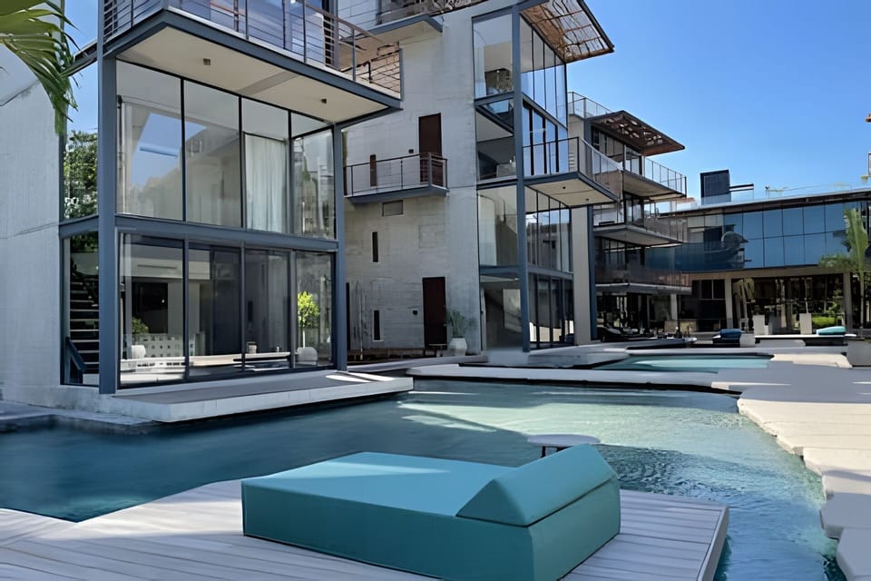 On site,Activities,Off site,Seating area,Coffee / tea facilities,Area and facilities,Day,Entertainment,Facade / entrance,Balcony / Terrace,Family,Time of day,Swimming pool,Nearby landmark,Location,View(from property / room),Garden view,Landmark view