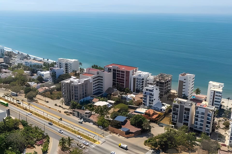 On site,Off site,Time of day,Nearby landmark,Location,Street view,Landmark view,Bird's eye view