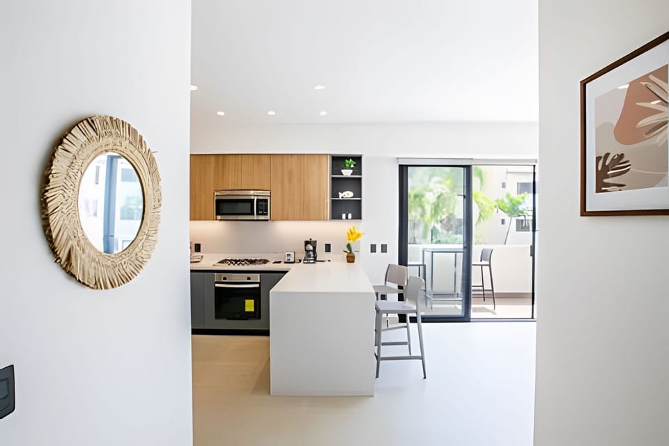 On site,Off site,Seating area,Coffee / tea facilities,Area and facilities,Kitchen or kitchenette,Decorative detail,Balcony / Terrace,Patio,Location,View(from property / room)