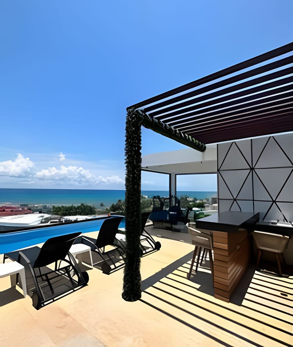 On site,Off site,Seating area,Coffee / tea facilities,Area and facilities,Balcony / Terrace,Time of day,Natural landscape,Patio,Swimming pool,Beach,Location,View(from property / room),Garden view,Bird's eye view