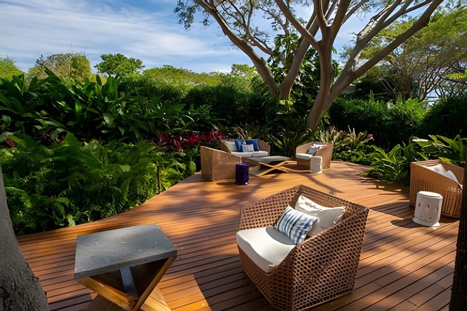 On site,Off site,Seating area,Coffee / tea facilities,Area and facilities,Balcony / Terrace,Time of day,Garden,Natural landscape,Patio,Nearby landmark,Living Room,Location,View(from property / room),Garden view,Landmark view