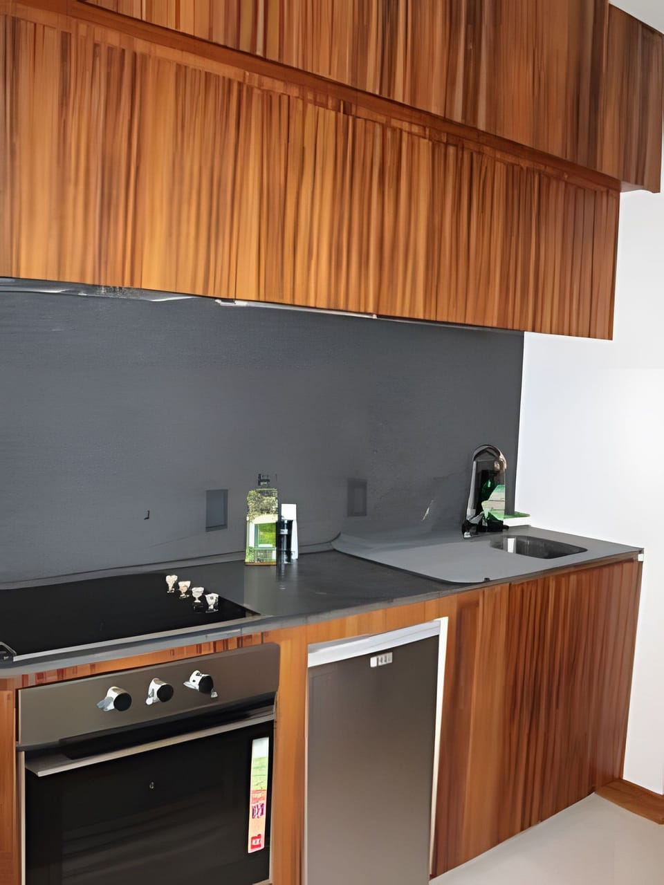 On site,Off site,Seating area,Coffee / tea facilities,Area and facilities,Kitchen or kitchenette,Decorative detail,Location,View(from property / room)