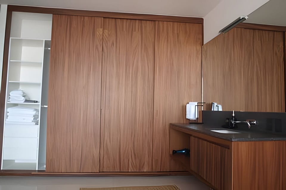 On site,Area and facilities,Toilet,Bathroom,Location