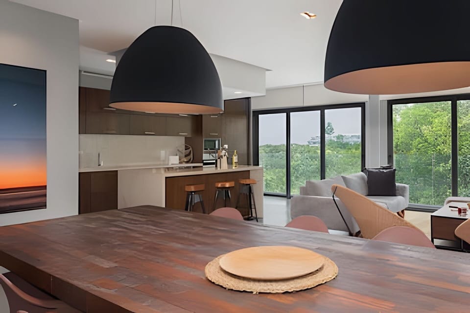 On site,Seating area,Coffee / tea facilities,Area and facilities,Dining area,Decorative detail,Location,View(from property / room)