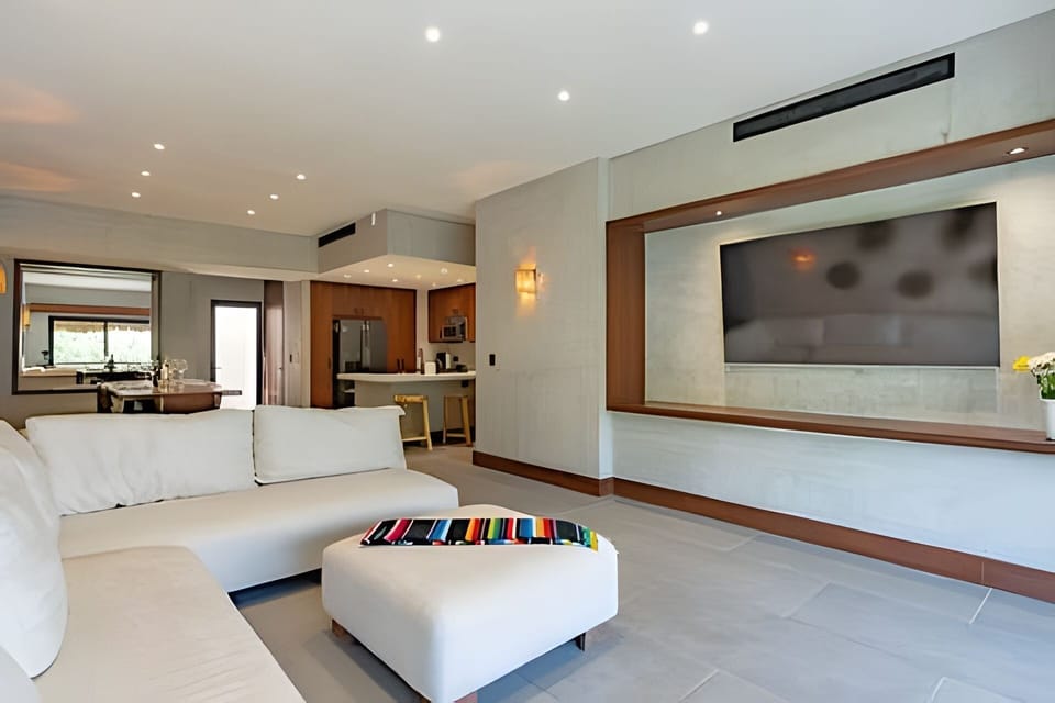 On site,Seating area,Coffee / tea facilities,Area and facilities,Decorative detail,Living Room,TV and multimedia,Location,View(from property / room)
