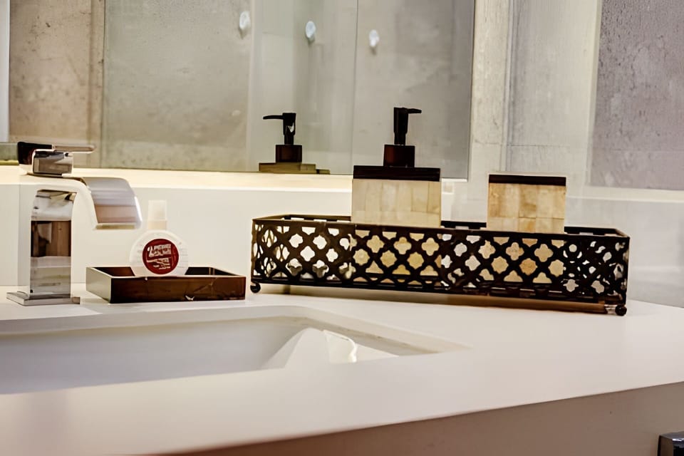 On site,Area and facilities,Toilet,Bathroom,Decorative detail,Location,View(from property / room)