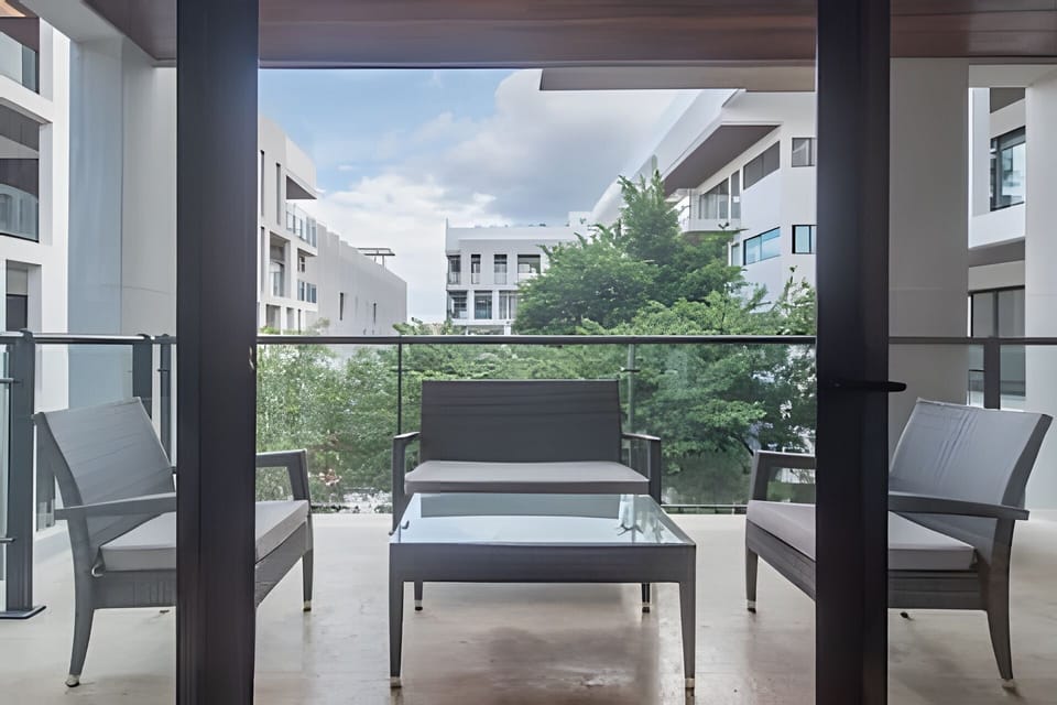 On site,Seating area,Coffee / tea facilities,Area and facilities,Decorative detail,Balcony / Terrace,Patio,Living Room,Location,View(from property / room),Garden view,Bird's eye view
