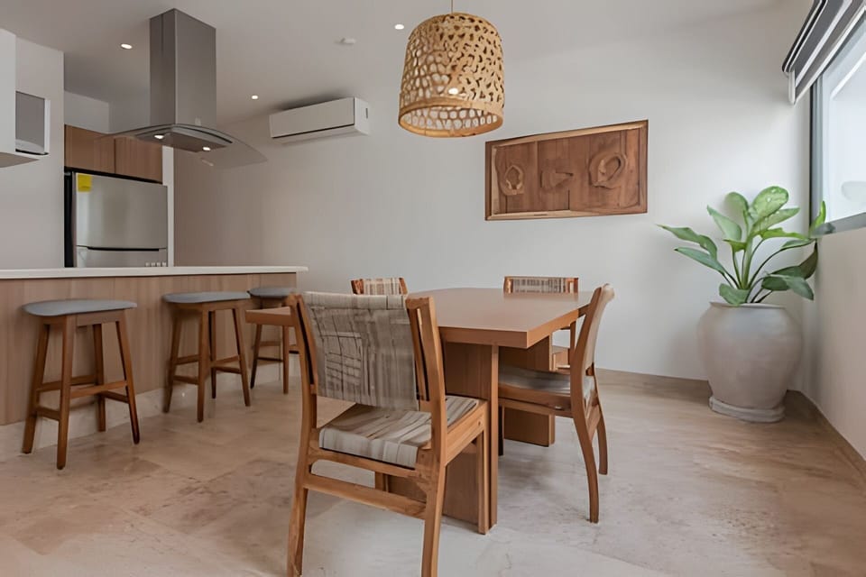 On site,Seating area,Coffee / tea facilities,Area and facilities,Dining area,Decorative detail,Location,View(from property / room)