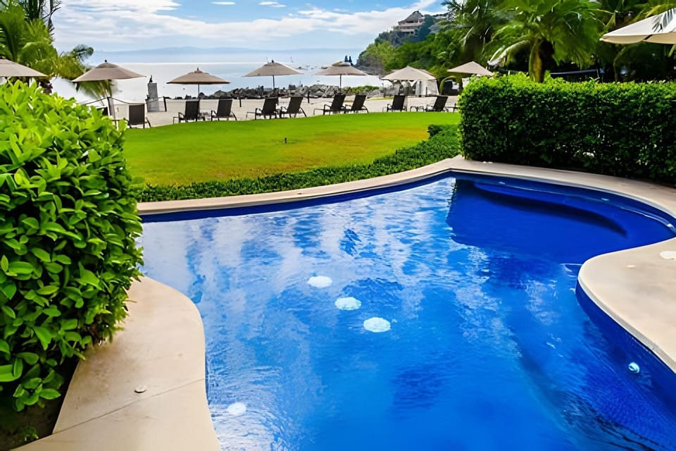 On site,Activities,Off site,Seating area,Coffee / tea facilities,Area and facilities,Day,Balcony / Terrace,Time of day,Natural landscape,Patio,Swimming pool,Beach,Nearby landmark,Location,View(from property / room),Garden view,Landmark view