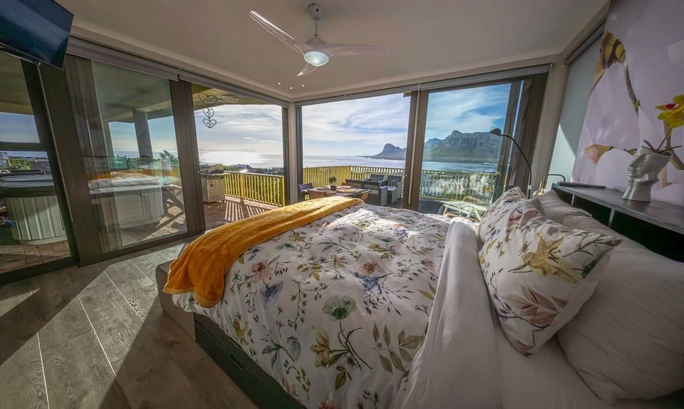 Main Bedroom / Glass Suite of The Dreamview Lodge