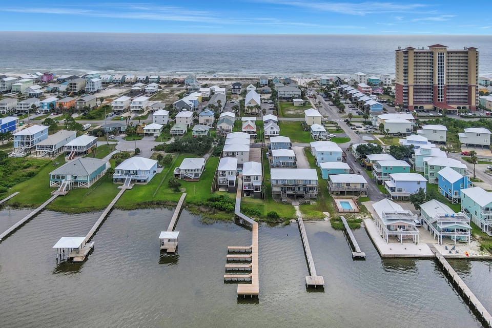 Perfect location with lagoon views and a 5 minute walk to the beach