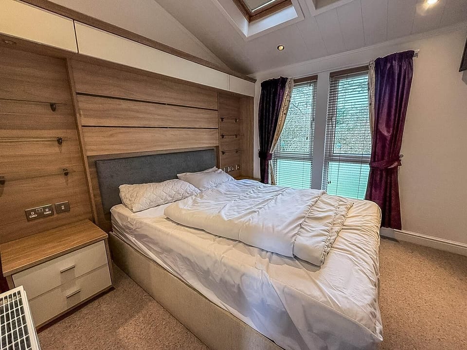 This family-friendly design ensures that you can cook, dine, and plan your next thing to do in Hunstanton together, making it easy to keep an eye on the little ones while preparing a meal.