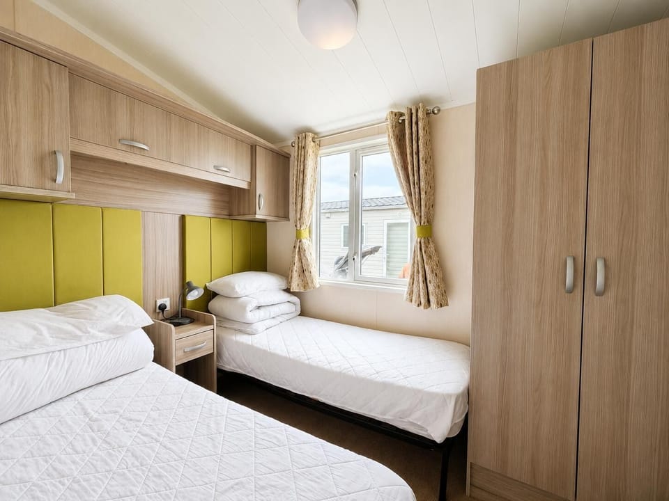 Pakefield Holiday Park is a top choice for family caravan holidays, featuring cosy caravans with comfortable bathrooms and easy access to Pakefield Beach.