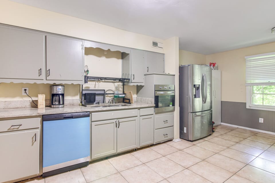 Kitchen | Cooking Basics | Coffee Maker | Washer/Dryer | 1st Floor