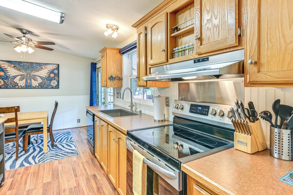 Kitchen | Drip Coffee Pot | French Press | Toaster | Blender