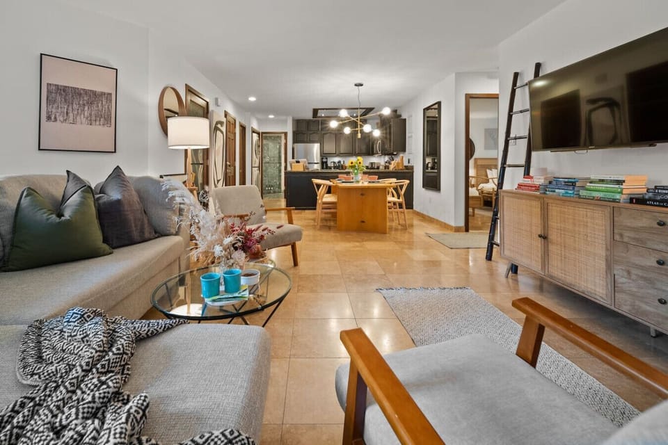 This spacious layout is perfect for socializing, relaxing, and making the most of your time together in comfort.