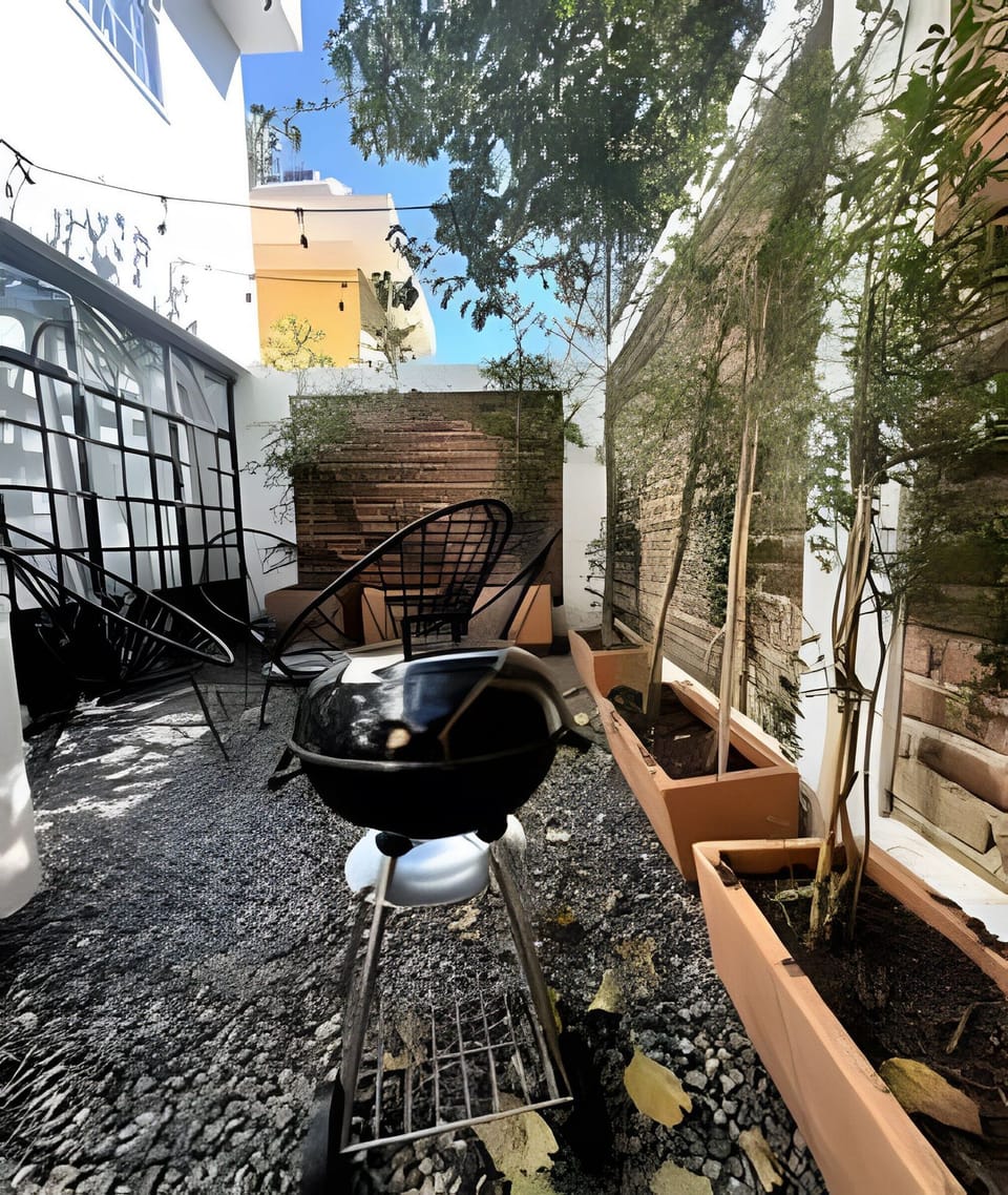On site,Seating area,Coffee / tea facilities,Area and facilities,Day,Time of day,Natural landscape,Patio,Living Room,Location,View(from property / room),Garden view