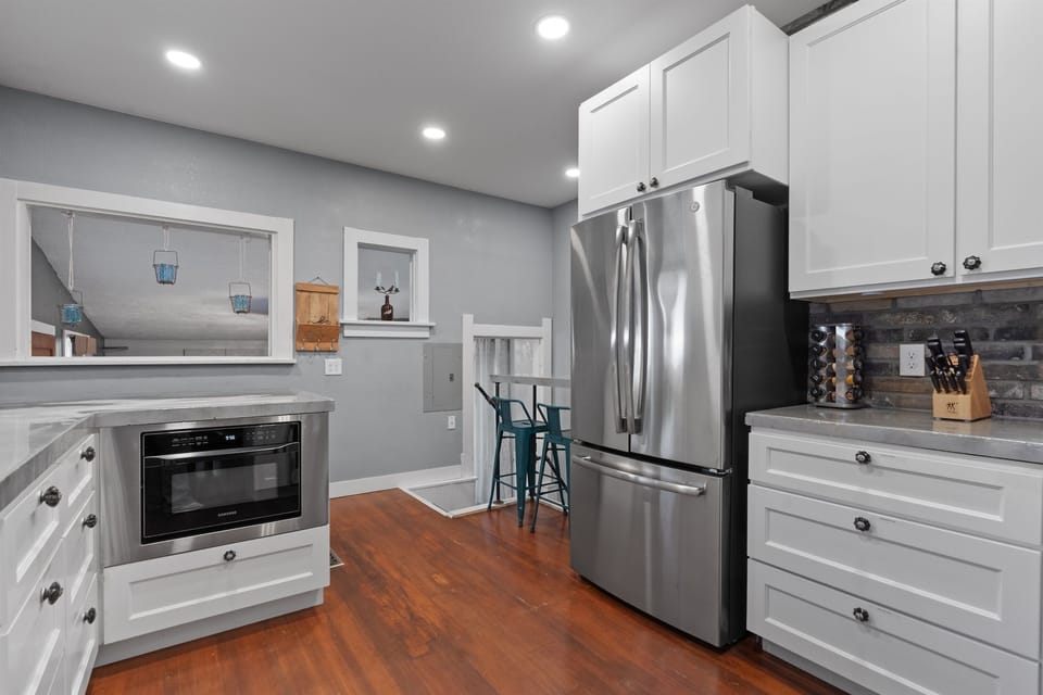 Fully stocked Kitchen!