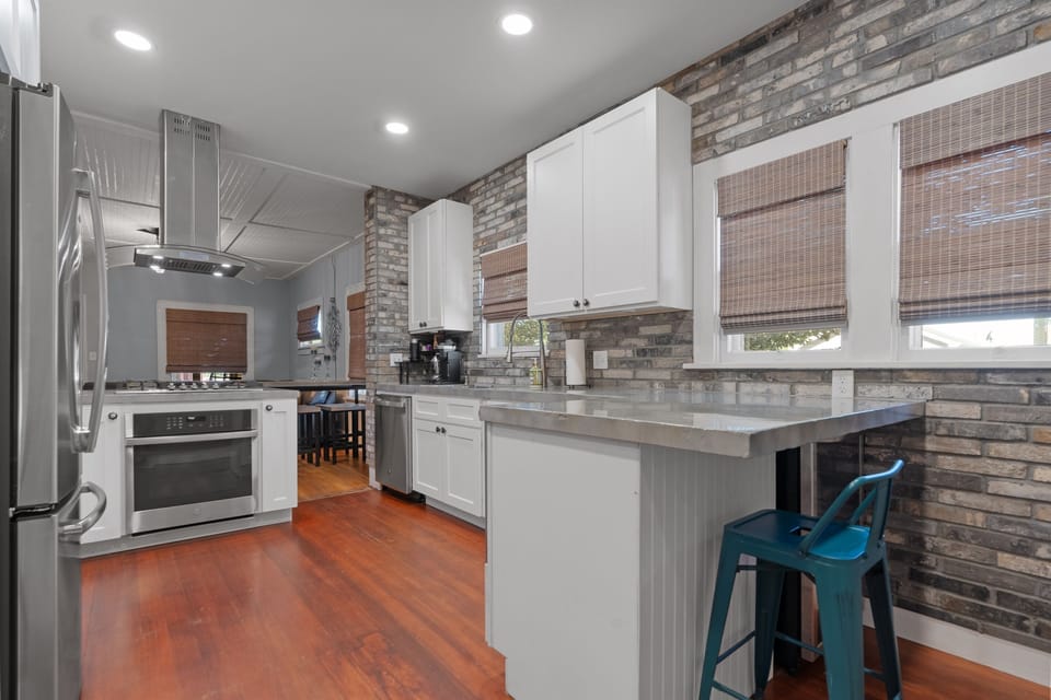 Fully stocked Kitchen!