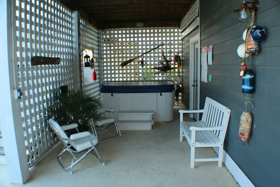 Indoor spa tub
