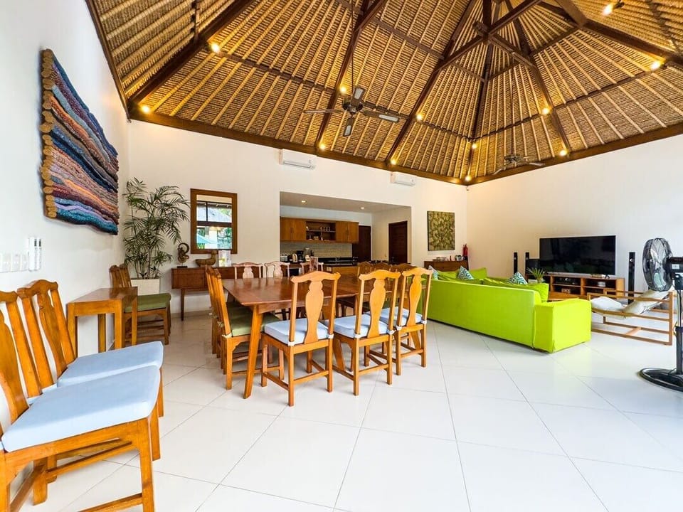 Villa Alore 6BR Pool Villa by Villa Bugis (10)