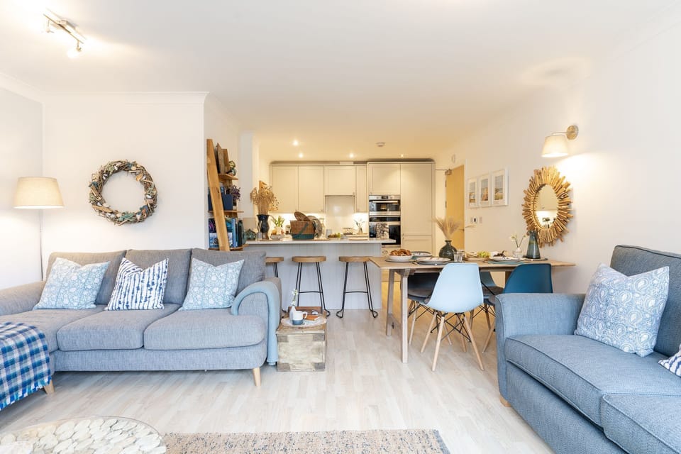 Living room at 26 Waves, Watergate Bay, Cornwall, self catering with Beach Retreats.