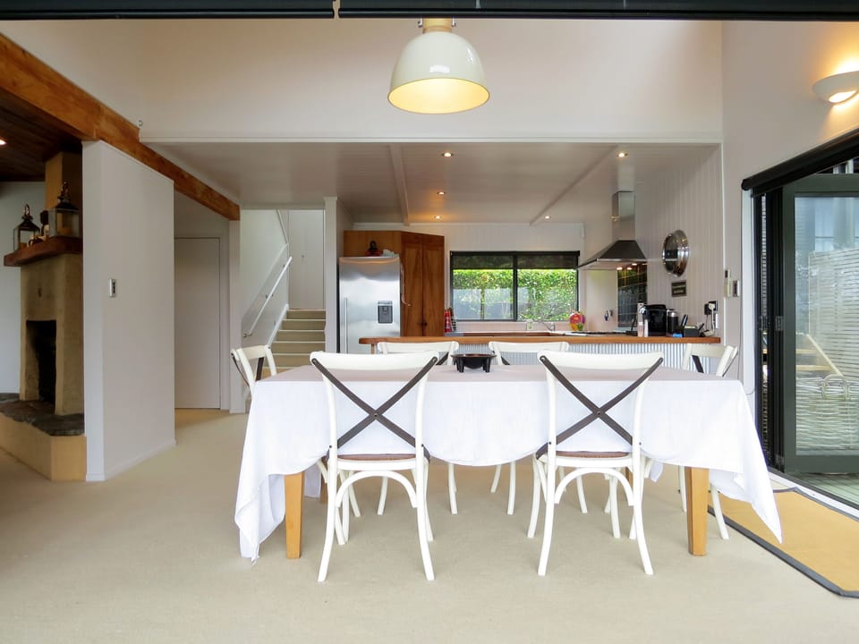 Dining to Kitchen