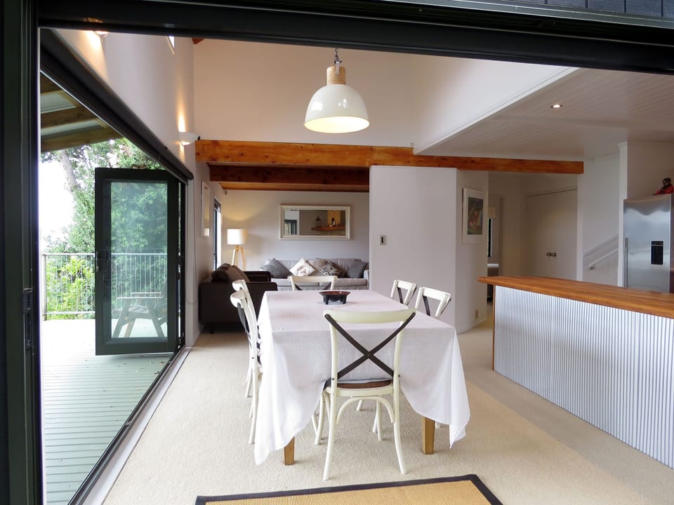 Dining to Kitchen & Lounge