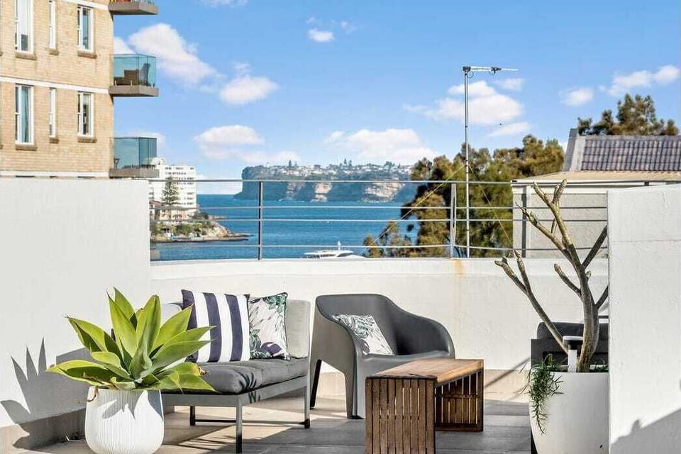 The sun-filled terrace and lounge