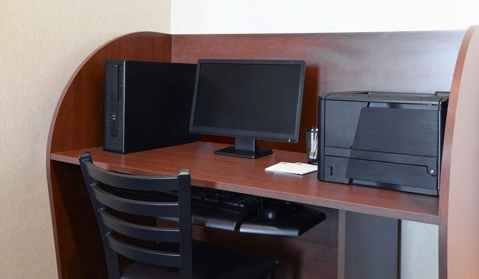 Work station if you need to catch up with your job or to simply have some fun surfing the web! The unit also has Wi-Fi Internet access.