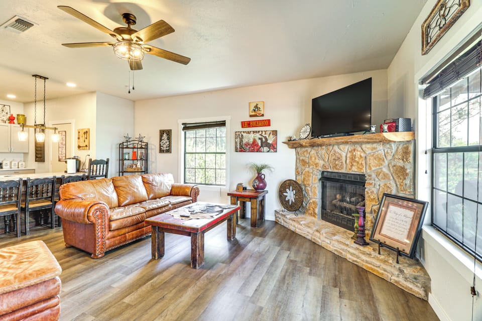 Strawn Vacation Rental | 2BR | 1BA | 1,000 Sq Ft | Step-Free Access
