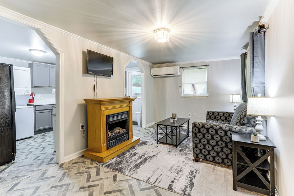 Plaquemine Vacation Rental | 2BR | 1BA | 900 Sq Ft | 3 Steps Required