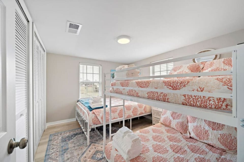 Tranquil refuge for tired minds with this queen bed and a full/full bunk bed