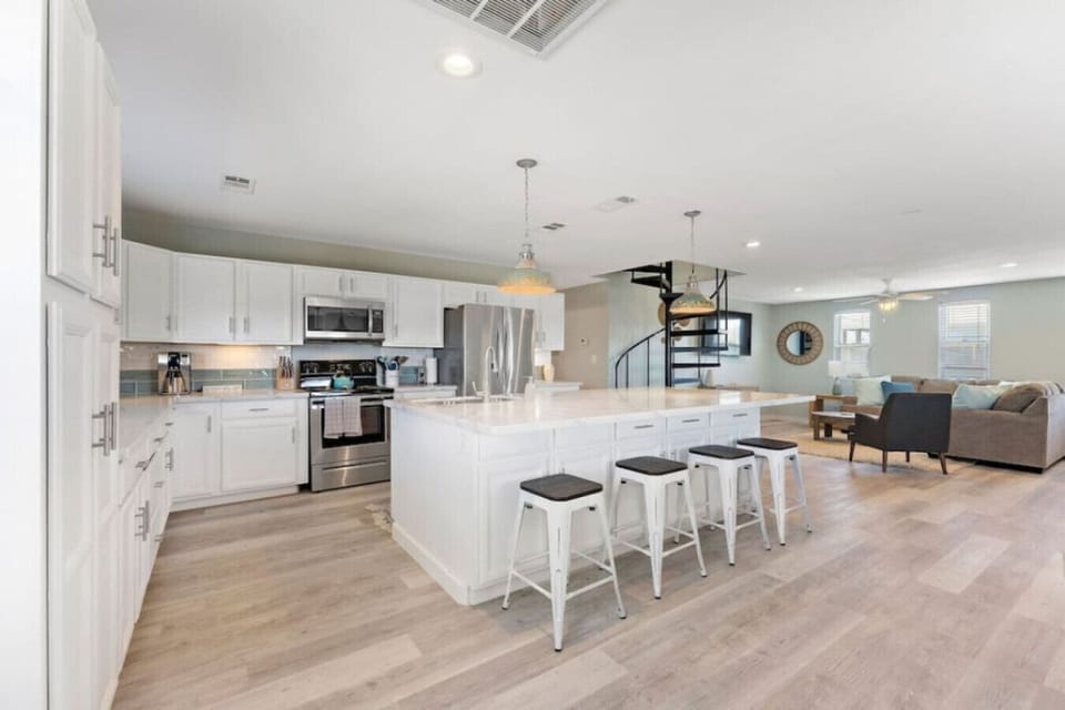 A kitchen perfect for preparing meals for the family!