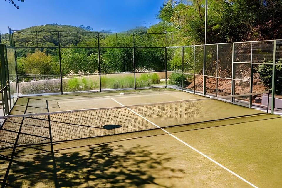 On site,Activities,Off site,Area and facilities,Sports,Time of day,Patio,Tennis court,Nearby landmark,Location,View(from property / room),Landmark view