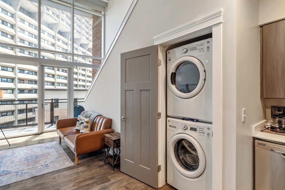 In-unit washer/dryer