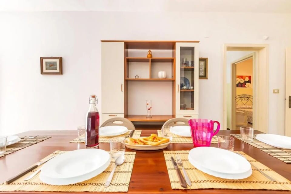 Autumn, Dining Room, Kitchen, Living Room, Spring, Summer, Winter