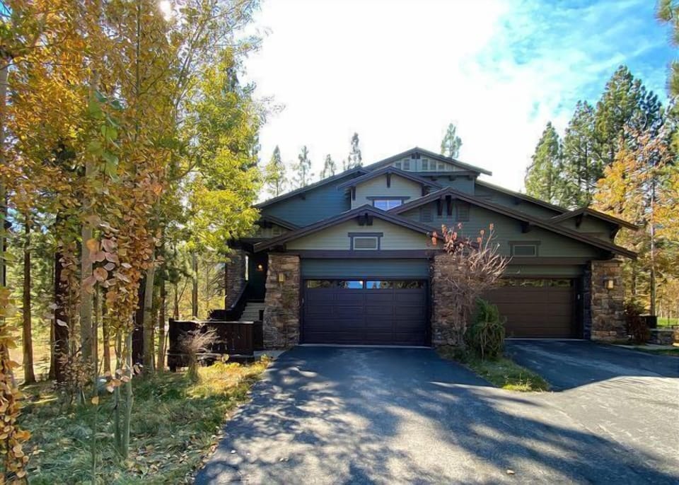 Your home away from home, exquisite unit.