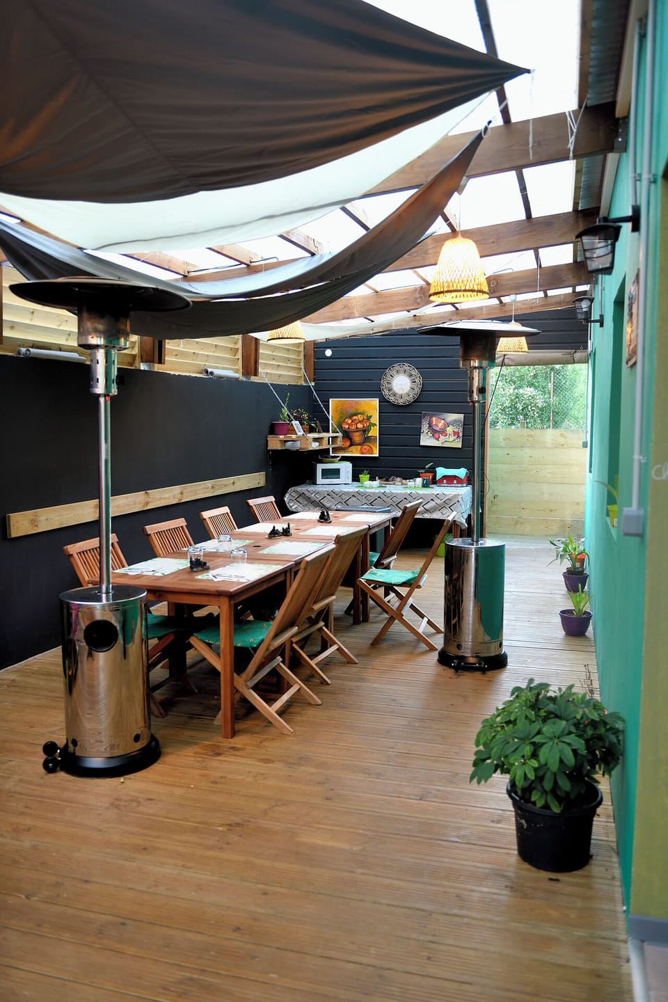 Outdoor dining