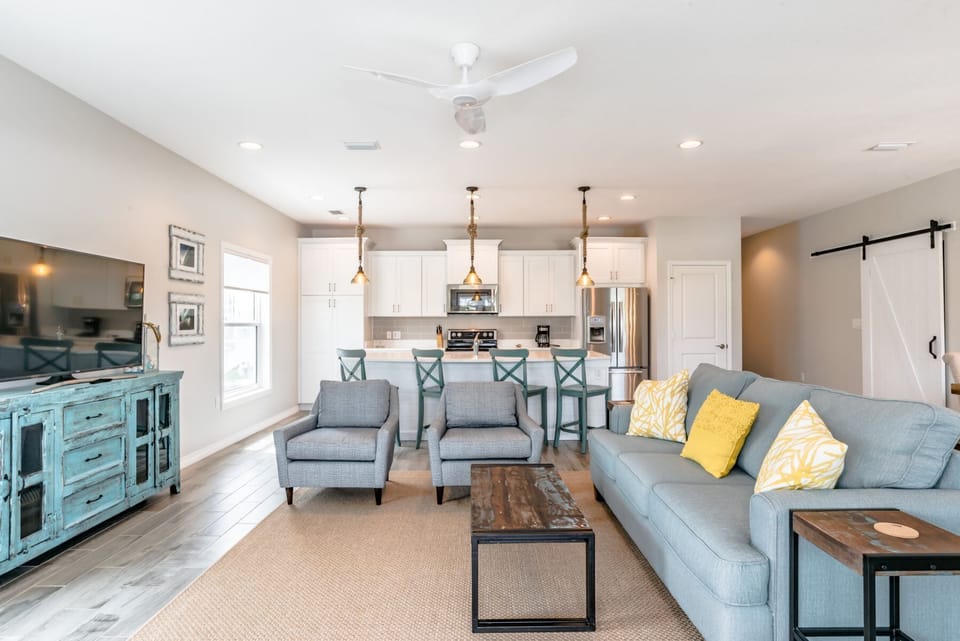 Lost Key Coastal Pointe Living Room and Kitchen