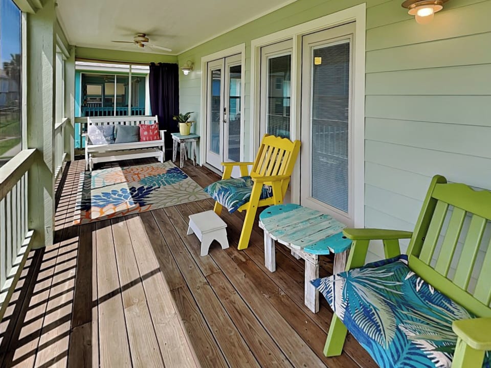 Screened-in Patio/Sunroom