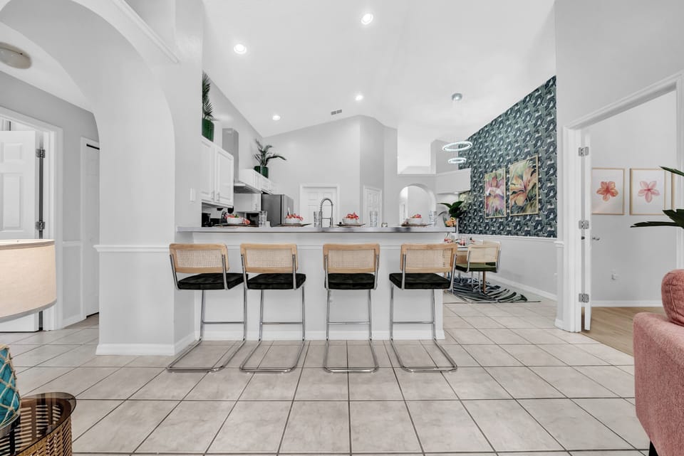 4 seats at the kitchen counter