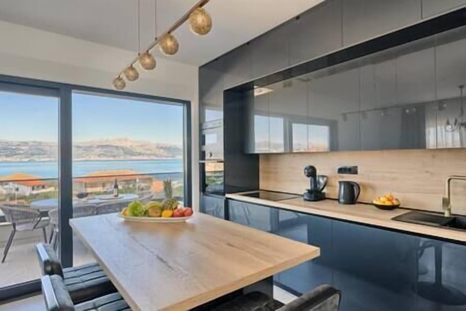 b5f23666-d0a0-4e4b-9619-9714663a174c