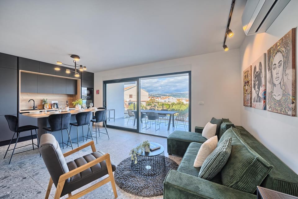 Kitchen with island (1)