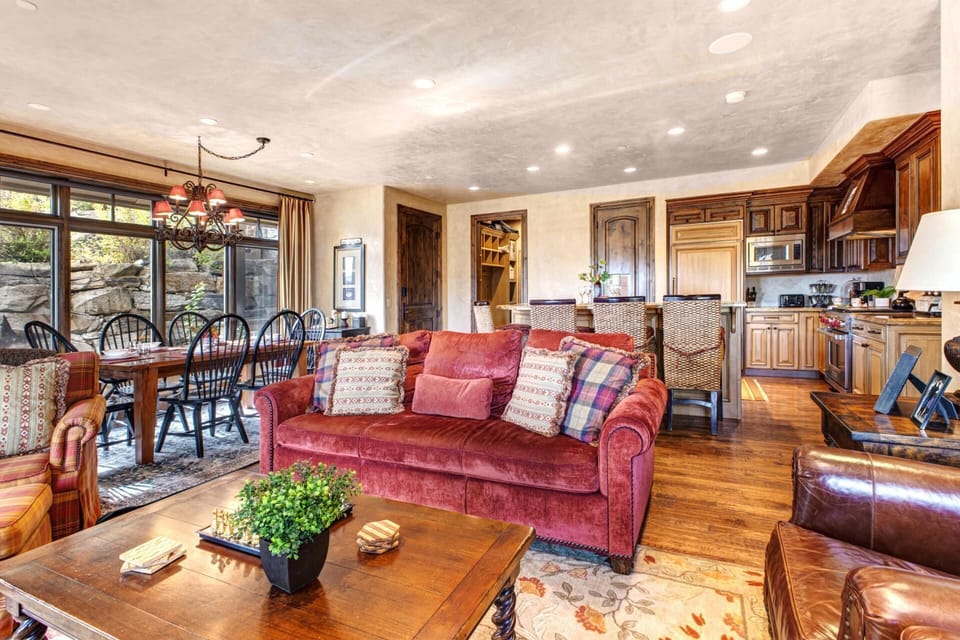 Natural light fills this open-concept living space, ideal for gathering and relaxing after the mountain. VIN-14