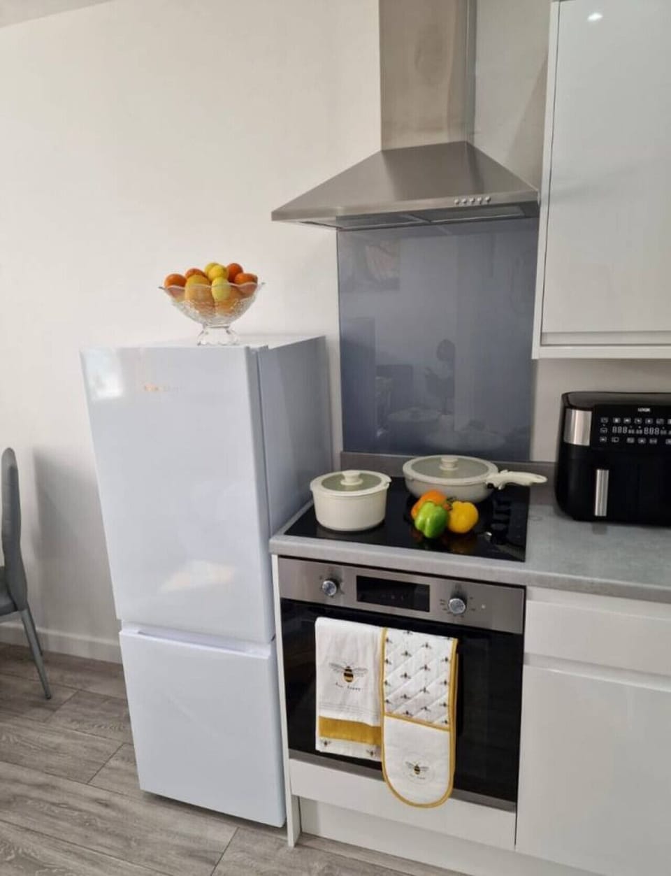 Fully equipped with stove, oven, microwave, fridge-freezer, dishwasher, toaster, blender, coffee maker, and cookware for home-style meals.