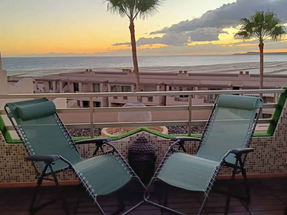Reclining chair loungers to enjoy beautiful sunsets with a cocktail